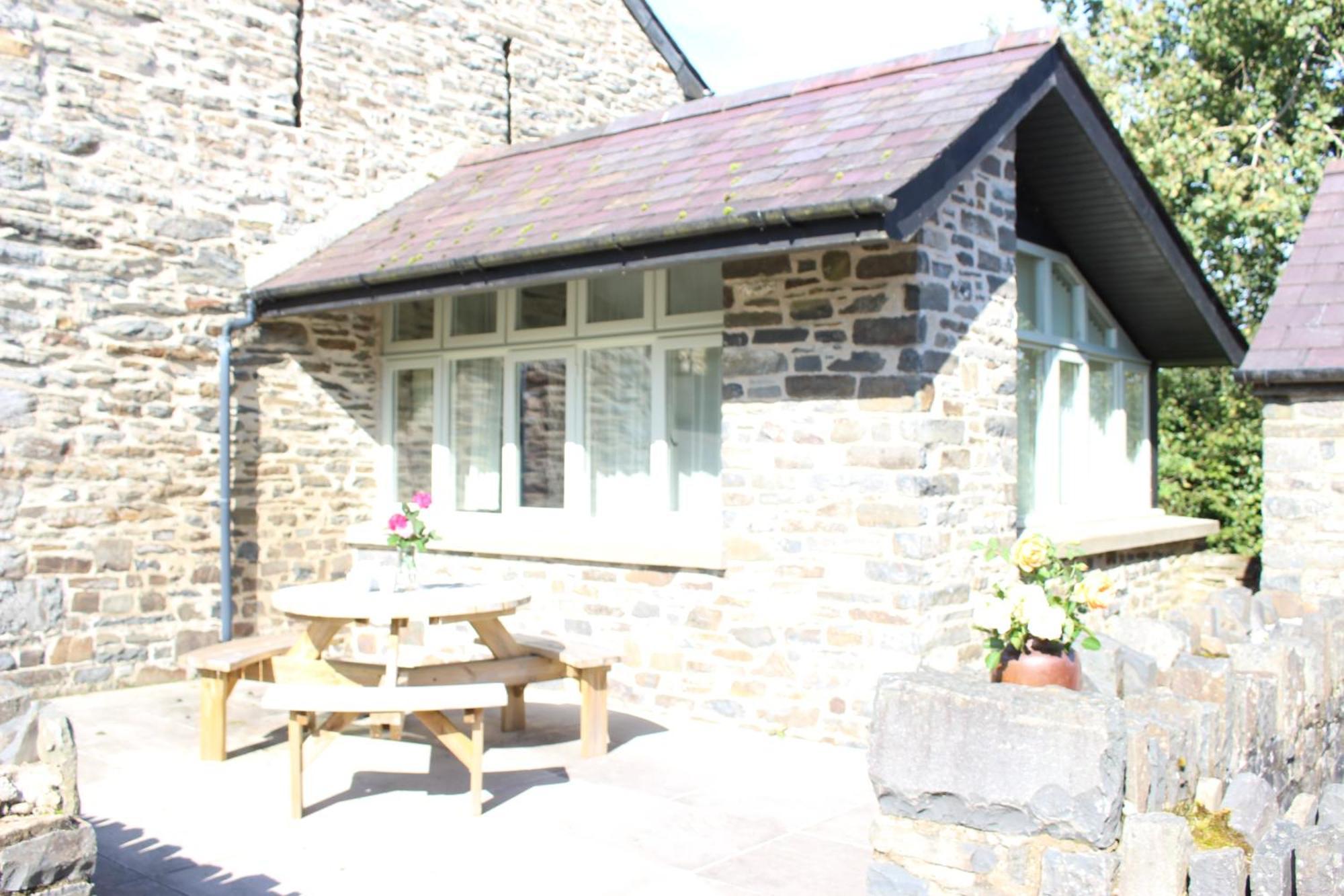 Treberfedd Farm Cottages And Cabins Lampeter Dış mekan fotoğraf